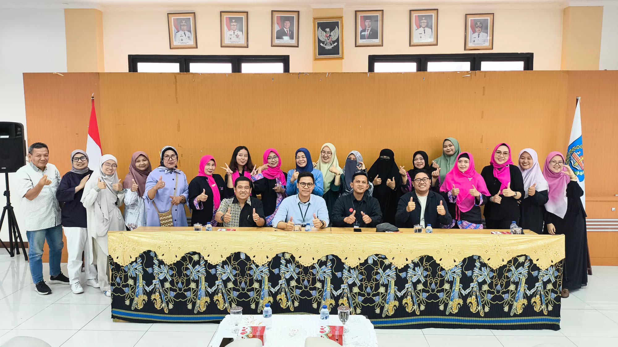 Peserta dan fasilitator berfoto bersama dalam pelatihan UMKM IPEMI